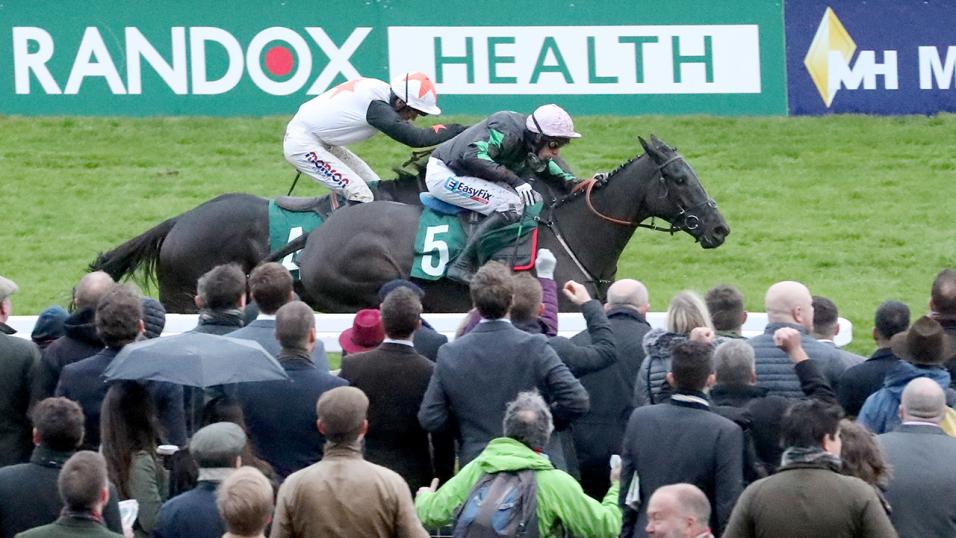 Horses finish
